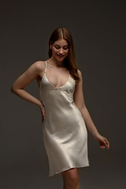 легке плаття нічнушка молочного кольору від українського бренду Sleep&Go