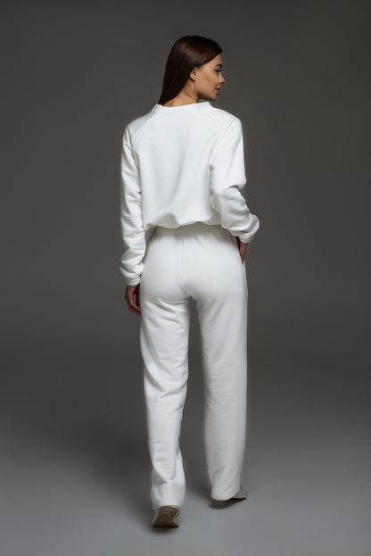 Білий трикотажний костюм зі штанами та світшотом для дівчини від українського виробника