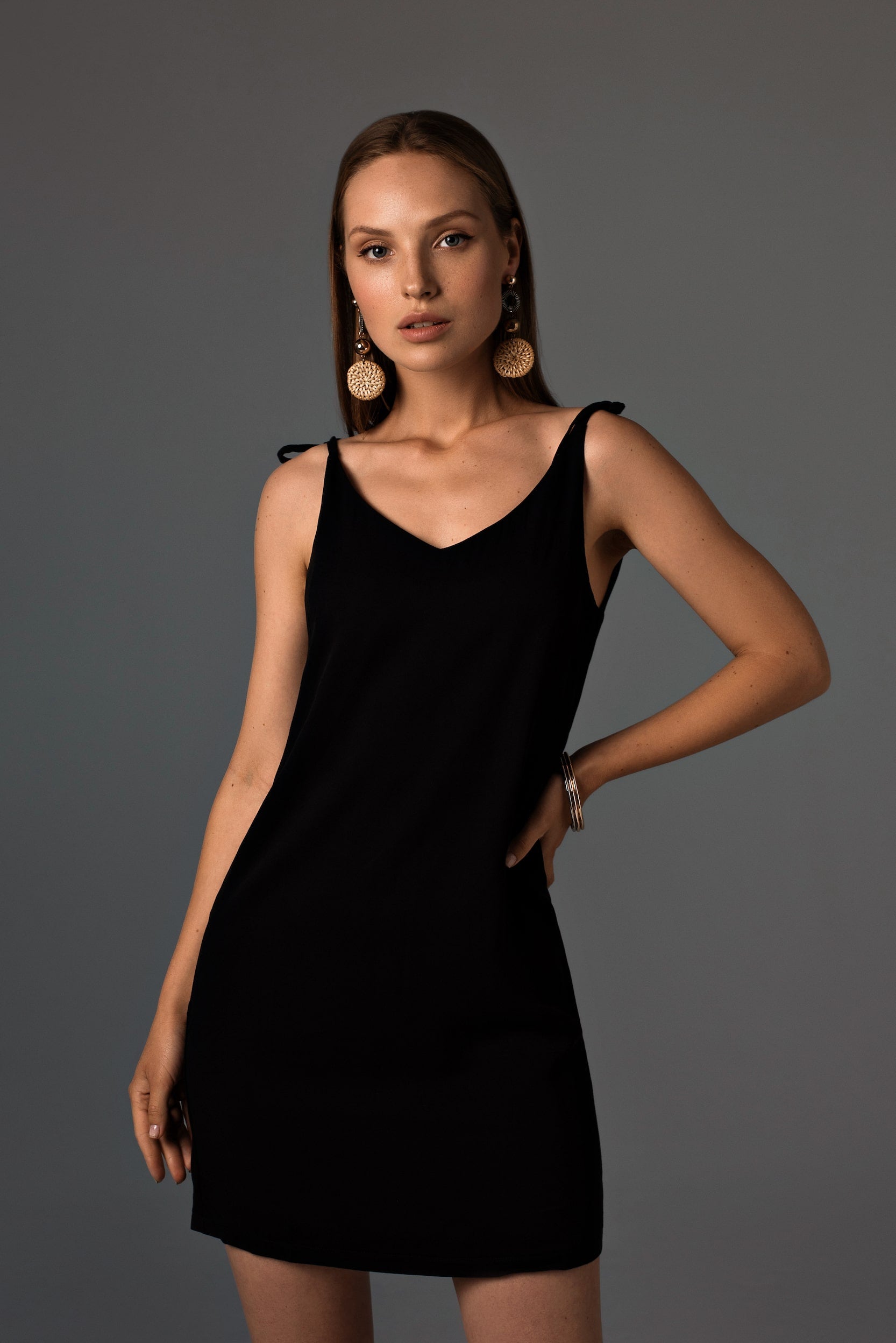 черное платье мини в бельевом стиле