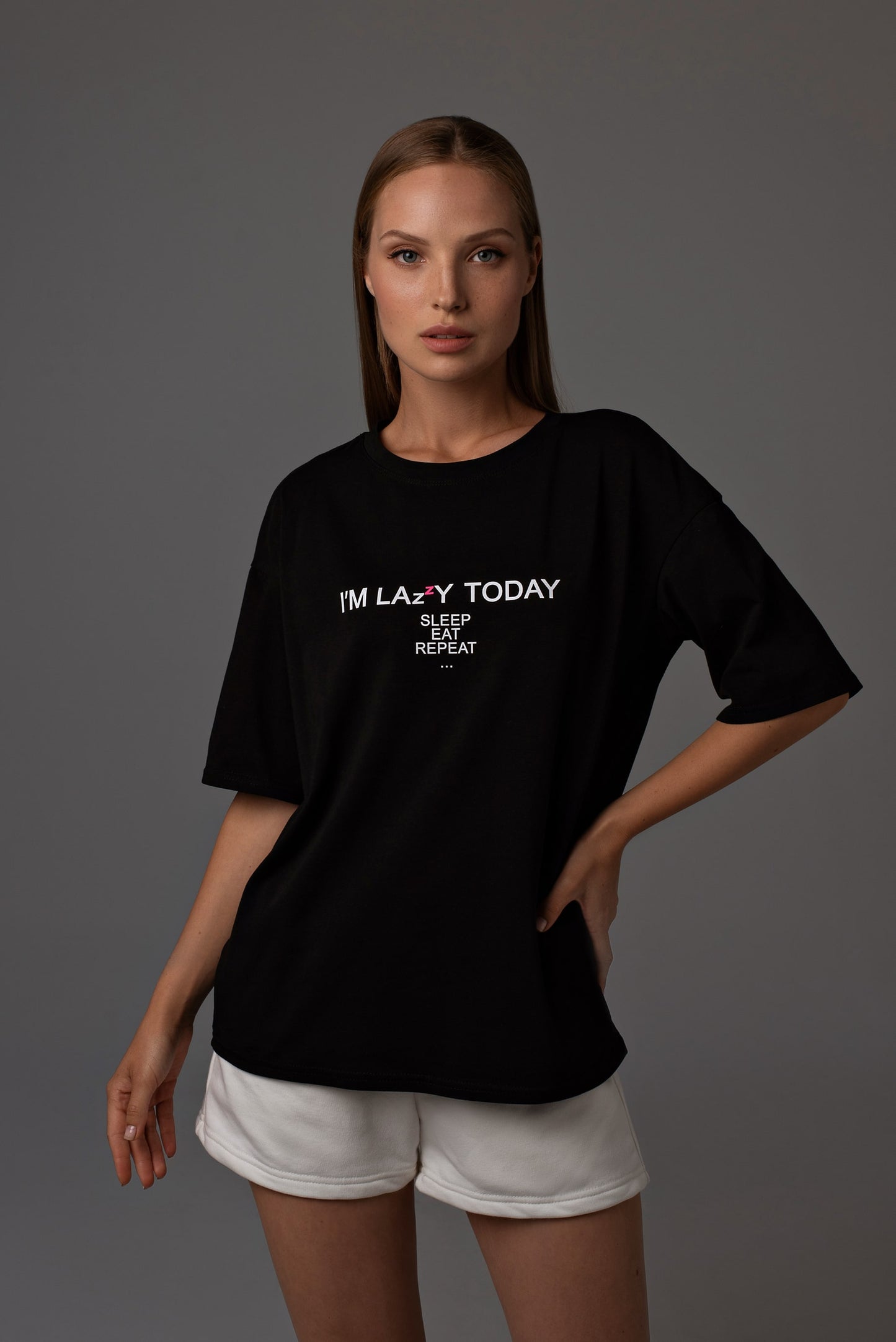 жіноча футболка чорна з принтом