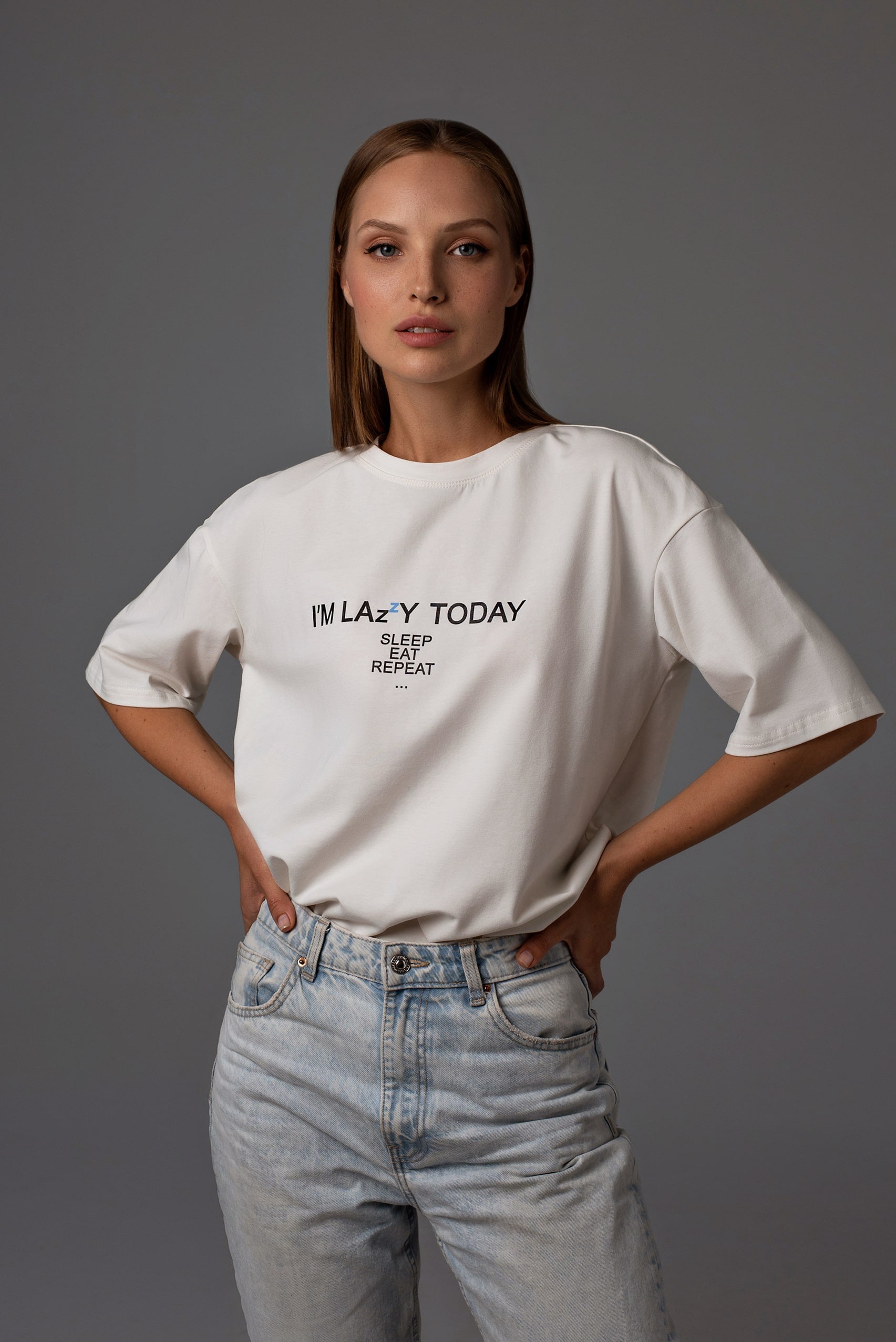 купити жіночу базову футболку білого кольору